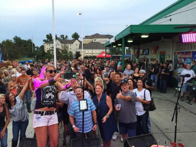Quaker Steak & Lube Polaris and RadioTramps